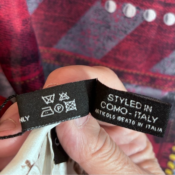 COVERI COLLECTION Scarf Square 100% Silk Abstract Pattern Designed in Italy NEW - Picture 3 of 7